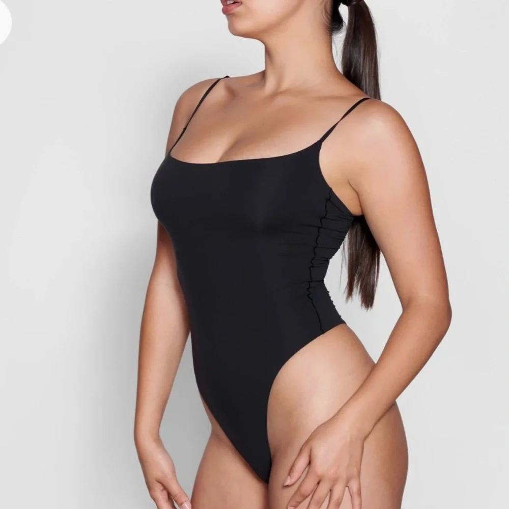 NWOT SKIMS FITS EVERYBODY CAMI BODYSUIT Color Onyx Size XS_2